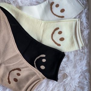 Brand new 4 pack smiley socks